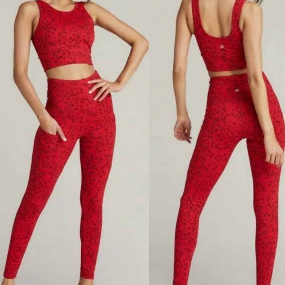 Strut This! Red leopard leggings pockets